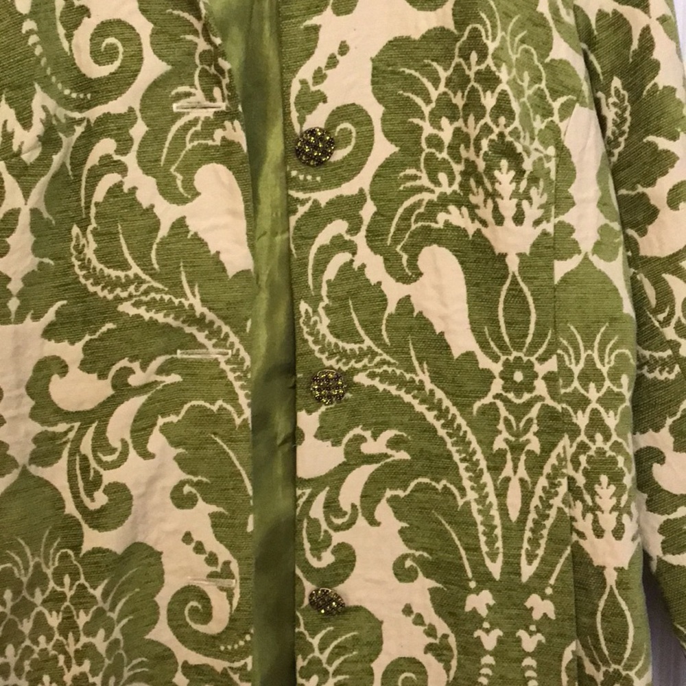Adorable coat. - Picture 3 of 5